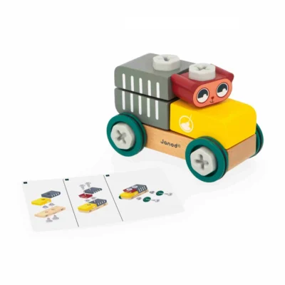 Voiture Brico'Kids Ours Janod assemblée avec carte modèle de construction